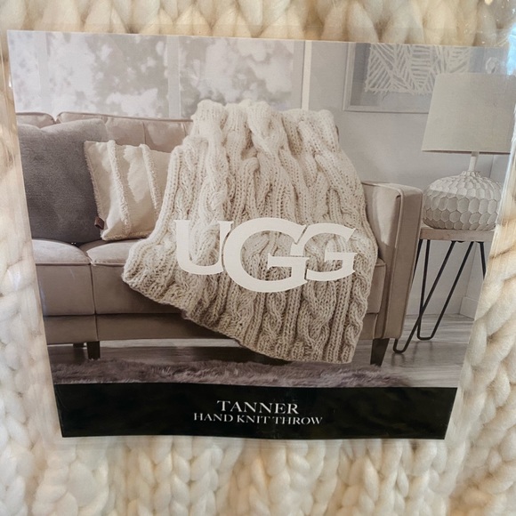🎉Last 1️⃣!  UGG Tanner Knit Throw 50x70” - Picture 2 of 3